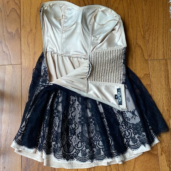 Guess | strapless black lace over cream bodice. - Picture 3 of 6